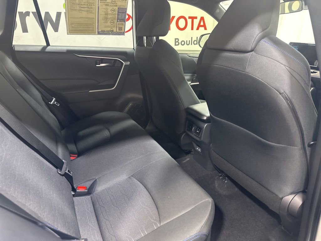 Used 2025 Toyota RAV4 SE image 12