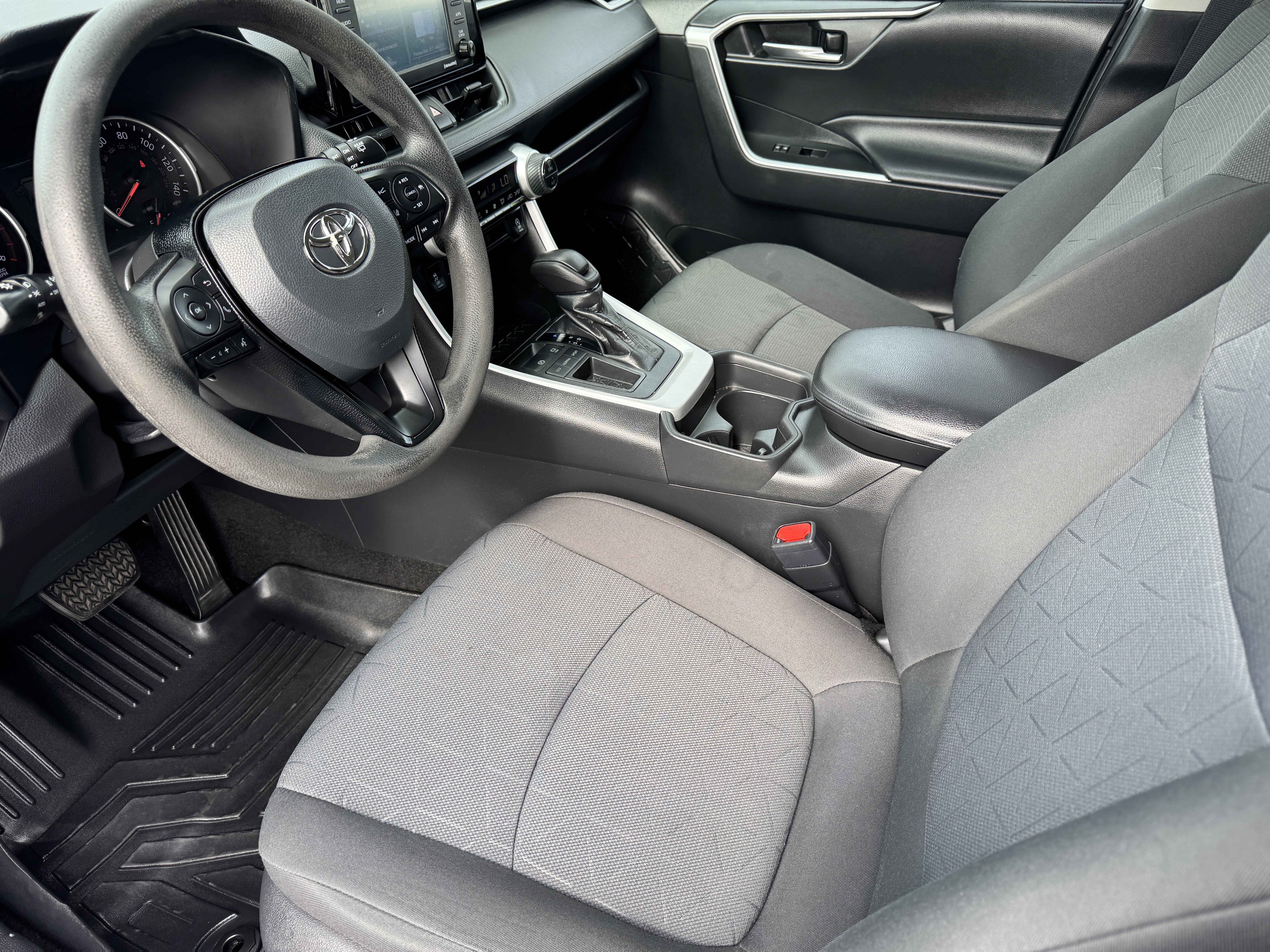 Used 2021 Toyota RAV4 XLE image 10