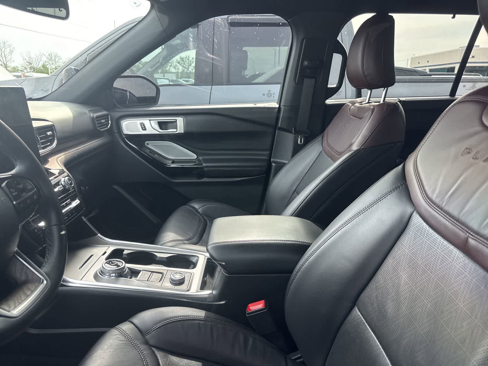 Used 2023 Ford Explorer Platinum w/ Technology Package AWD/4WD image 31