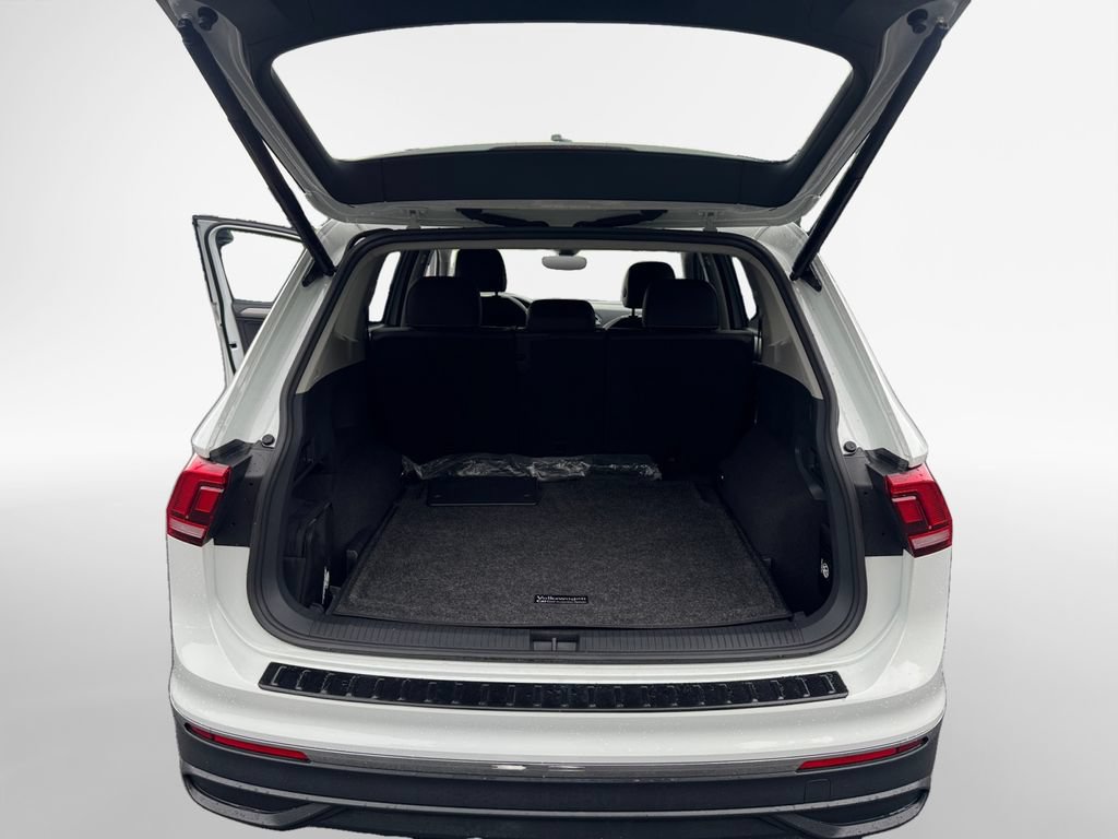 Used 2022 Volkswagen Tiguan SE AWD/4WD image 25