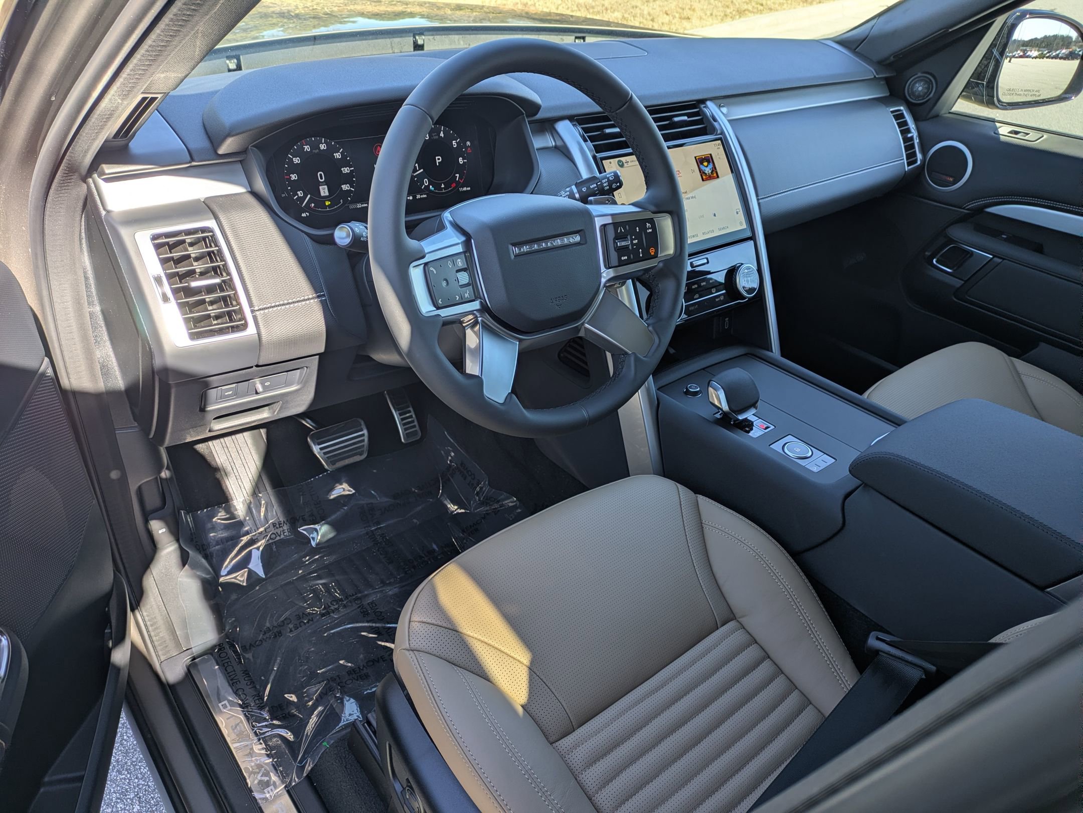 New 2026 Land Rover Discovery Dynamic SE image 9