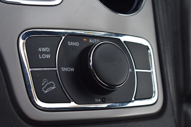 Used 2021 Jeep Grand Cherokee Limited AWD/4WD image 29