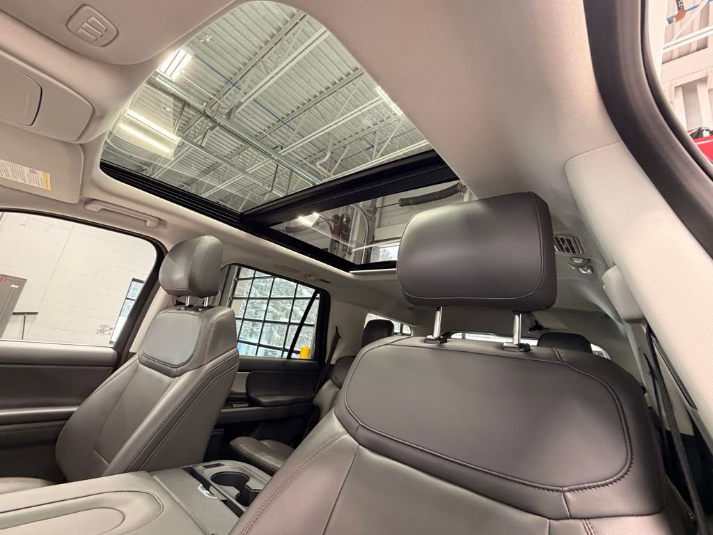 Used 2025 Ford Expedition Active image 29