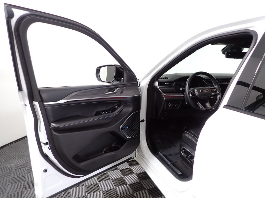 Used 2021 Jeep Grand Cherokee L Overland w/ Advanced Protech Group III AWD/4WD image 23