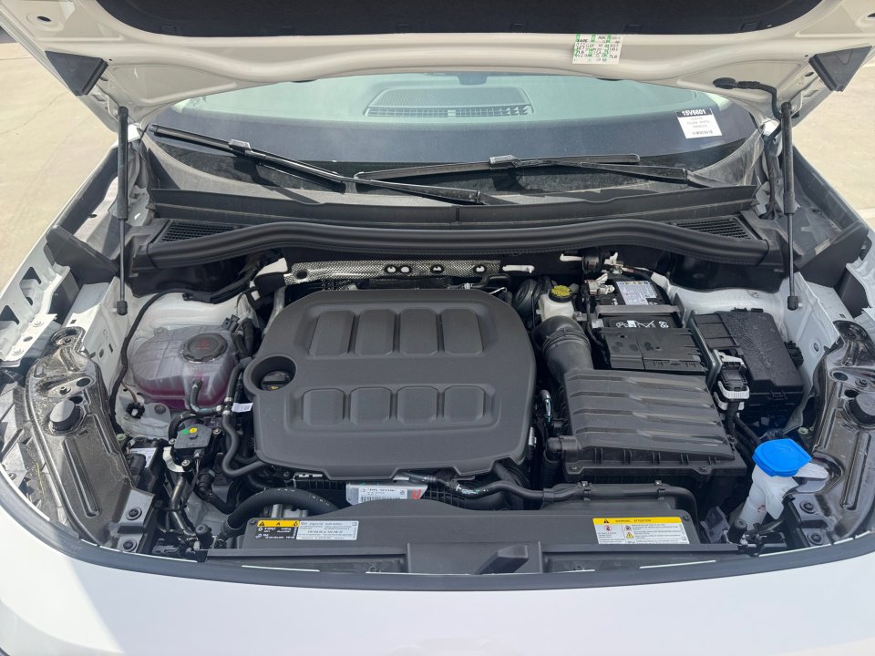 New 2026 Volkswagen Tiguan SE FWD image 16