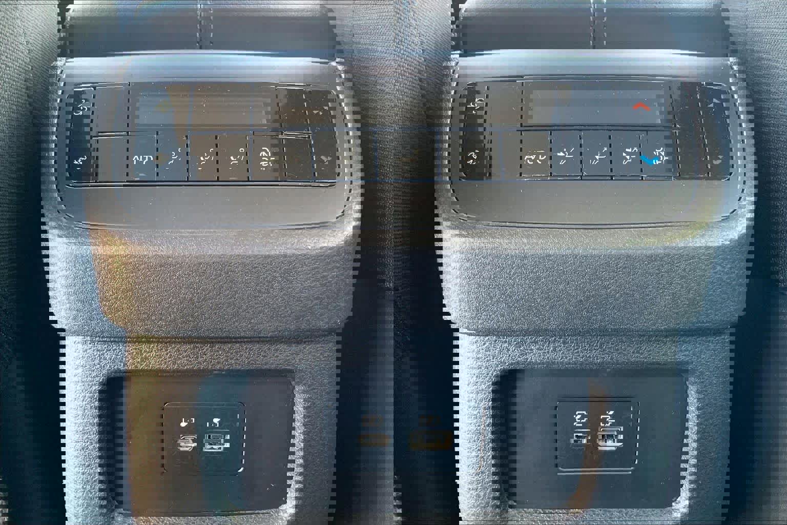 Used 2025 Nissan Pathfinder SV FWD image 29