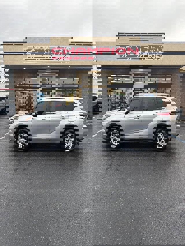 Used 2022 Toyota Highlander LE