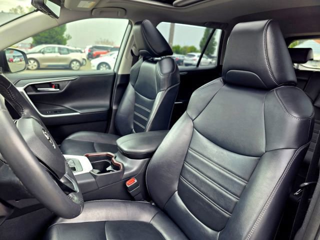 Used 2019 Toyota RAV4 Limited image 25