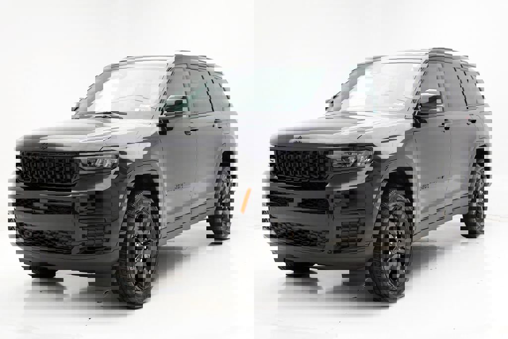 Used 2023 Jeep Grand Cherokee L Laredo image 2