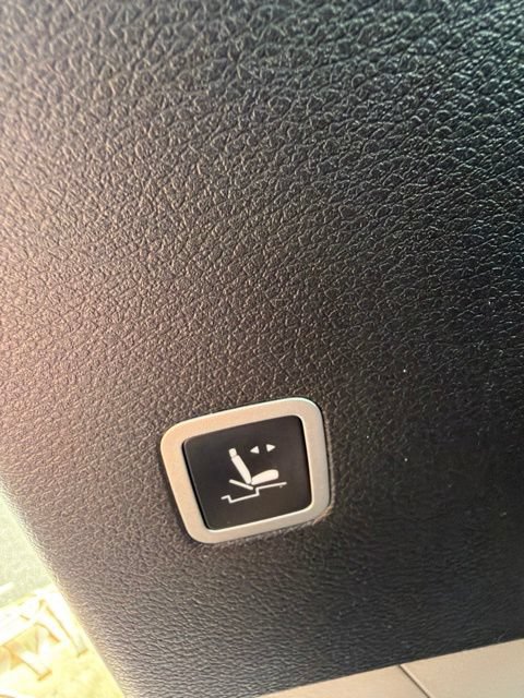 Used 2023 Chrysler Pacifica Touring-L FWD image 19