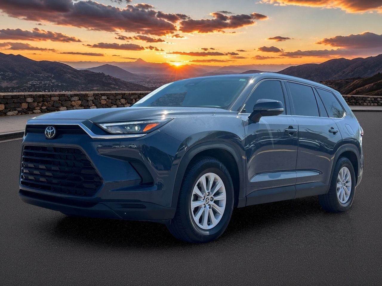 Used 2024 Toyota Grand Highlander FWD image 2