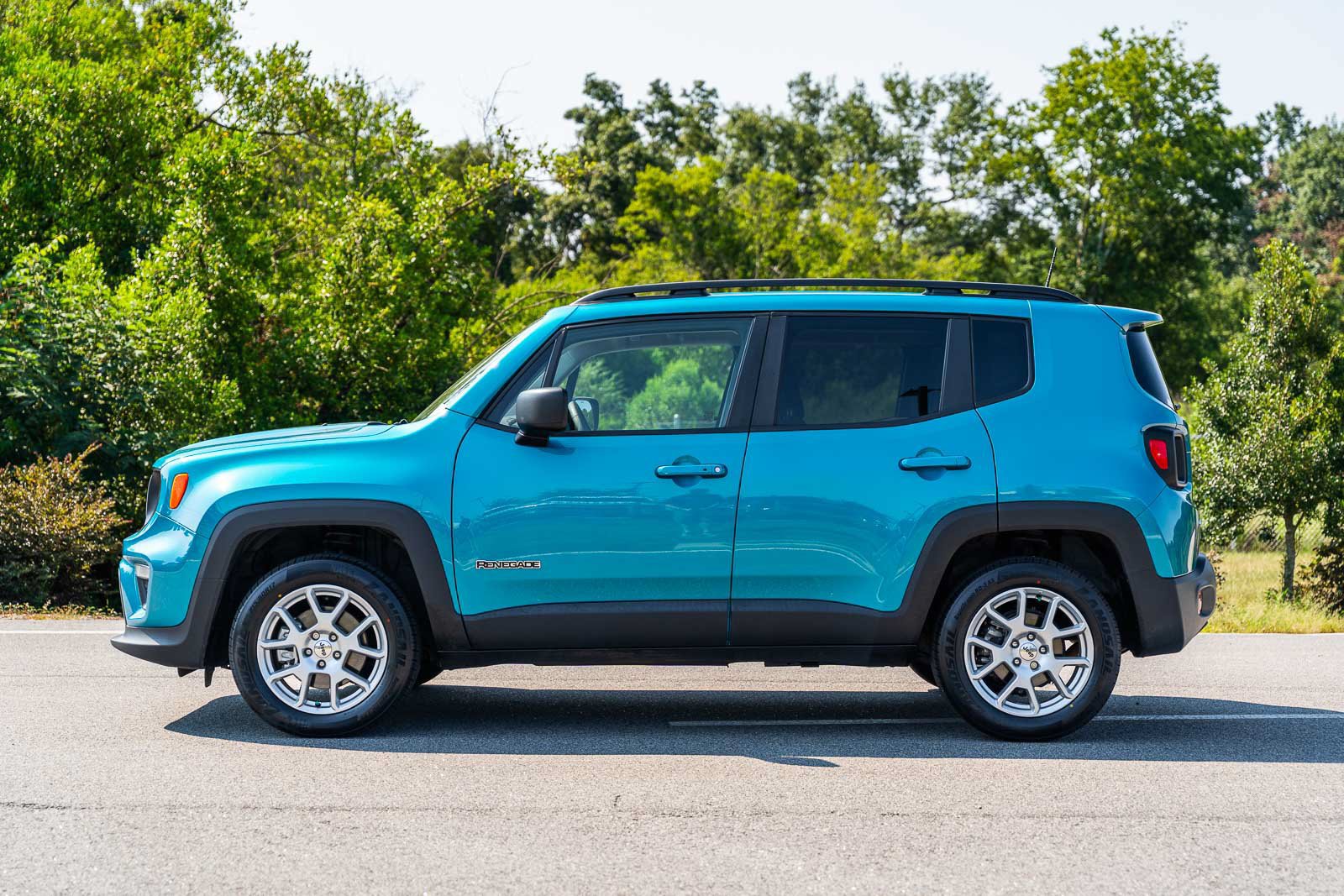 Used 2022 Jeep Renegade Latitude AWD/4WD image 4