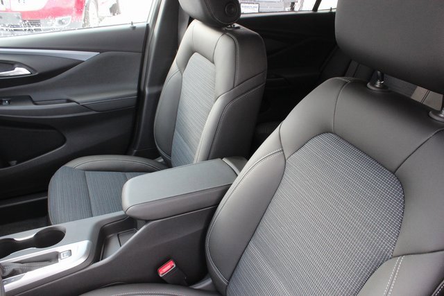 New 2025 Buick Envista Preferred w/ Advanced Safety Package image 2