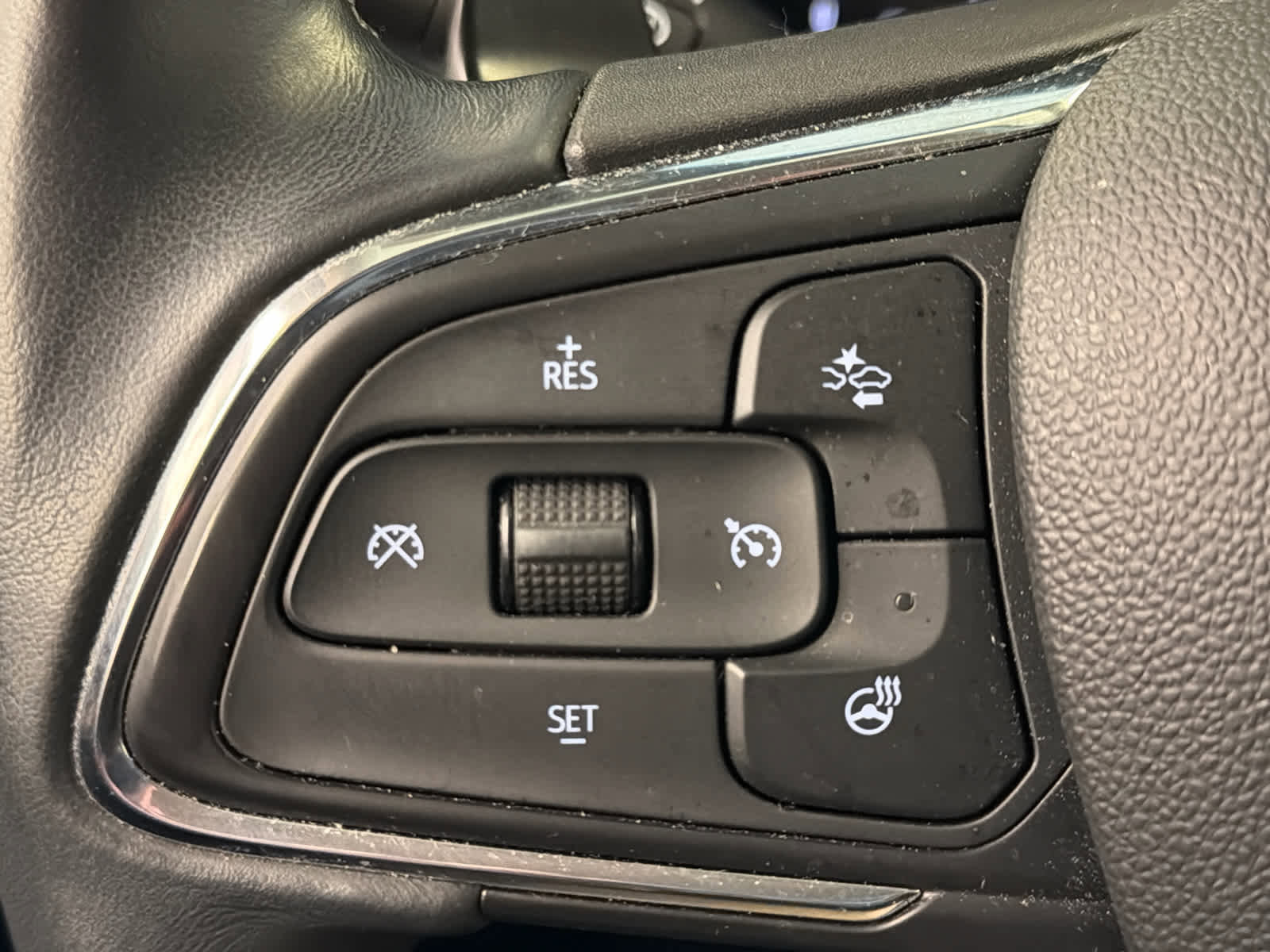 Used 2023 Buick Envision Essence image 37