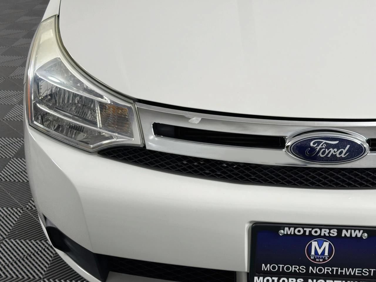 Used 2010 Ford Focus SE FWD image 3