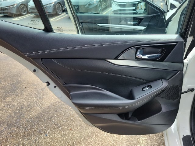 Used 2023 Nissan Maxima SV w/ Floor Mat Group FWD image 11