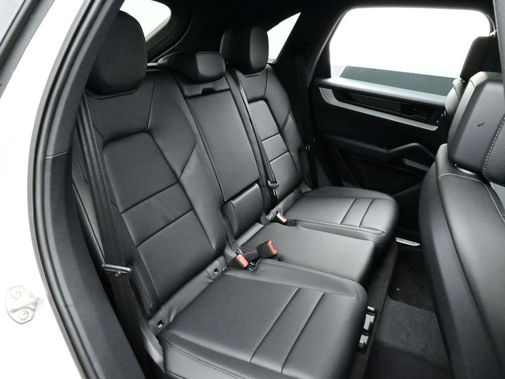 Certified 2026 Porsche Cayenne AWD/4WD image 16