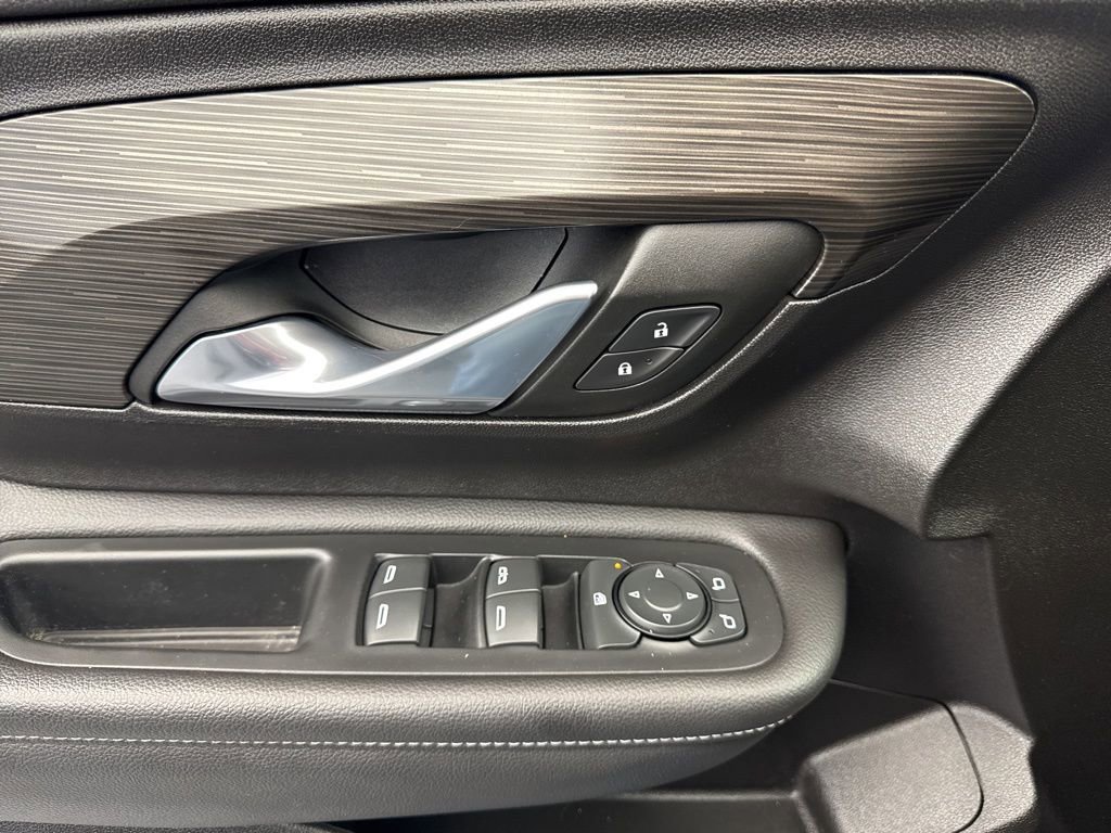 Used 2024 GMC Terrain SLE w/ Elevation Edition FWD image 28