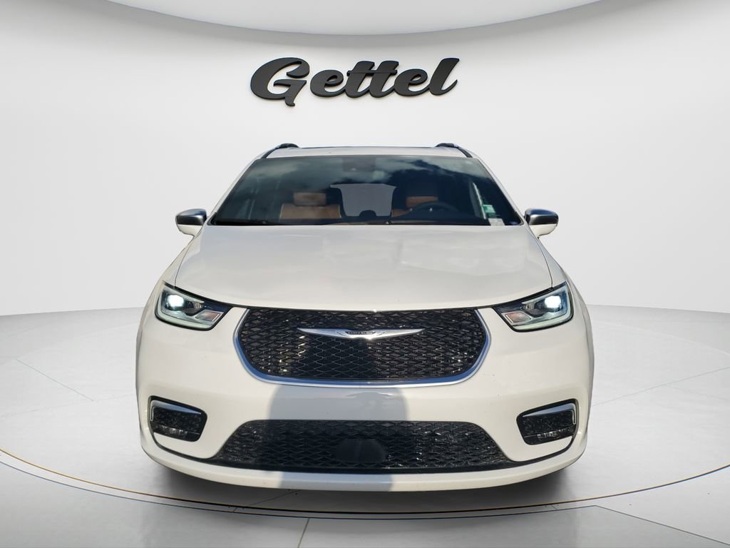 Used 2024 Chrysler Pacifica Pinnacle w/ Trailer Tow Group image 2