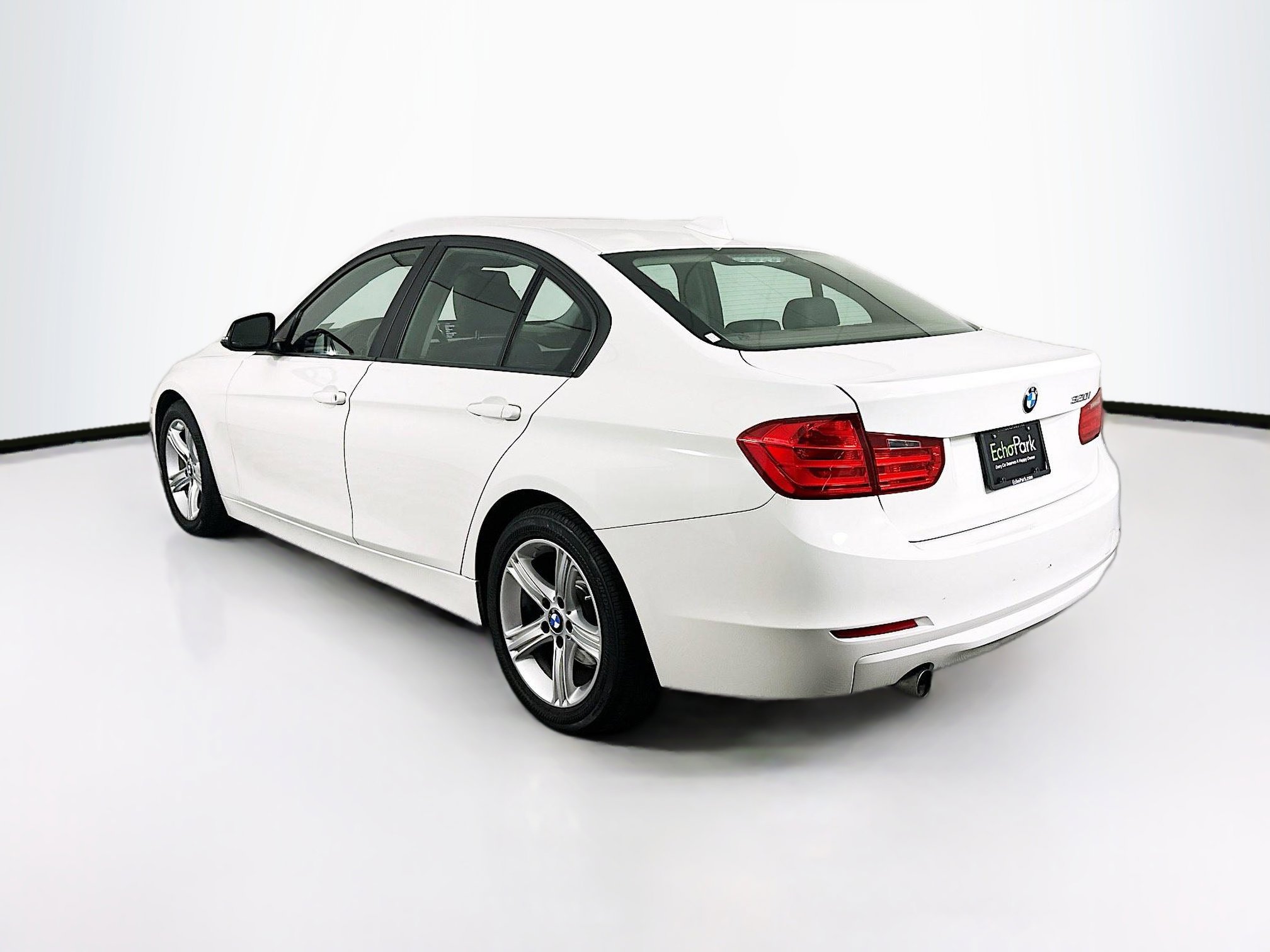 Used 2013 BMW 320i Sedan RWD image 5