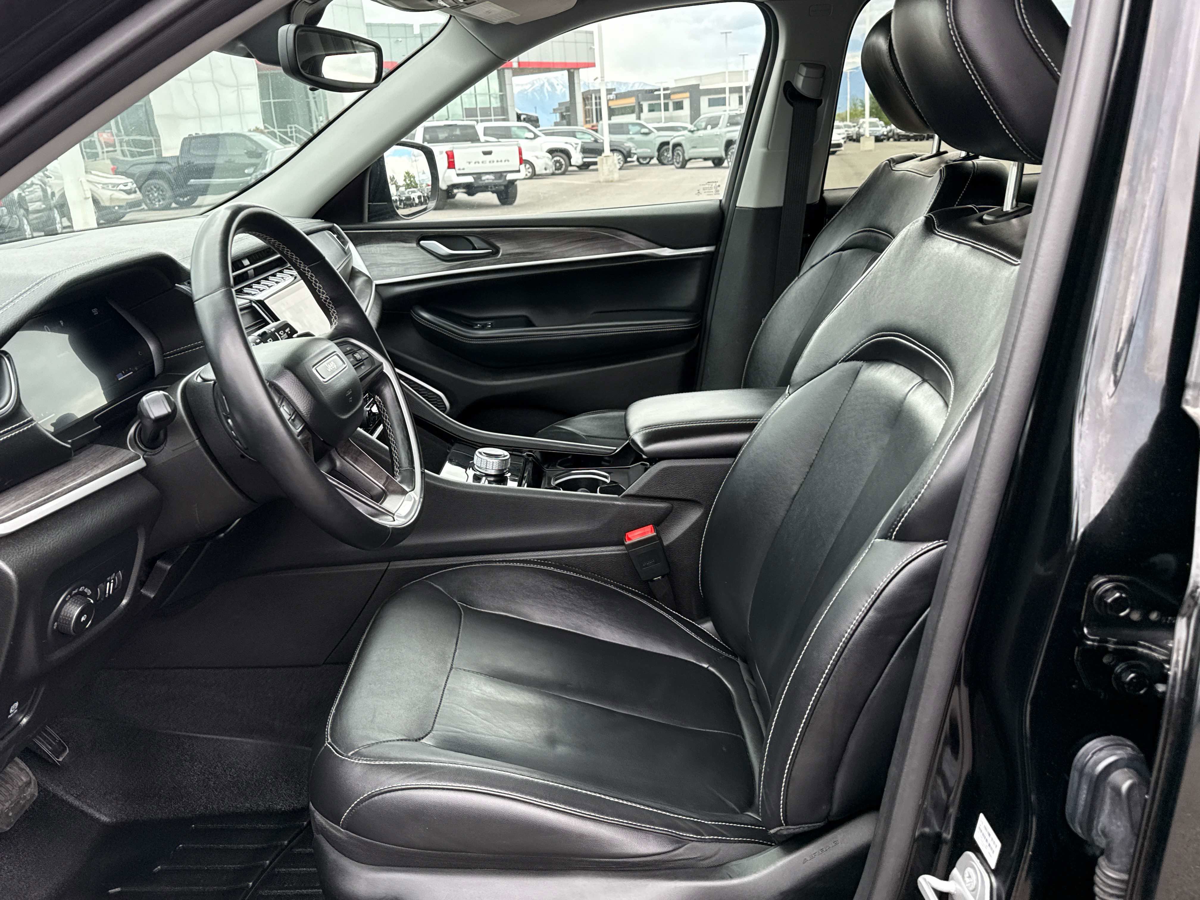 Used 2021 Jeep Grand Cherokee L Limited AWD/4WD image 11
