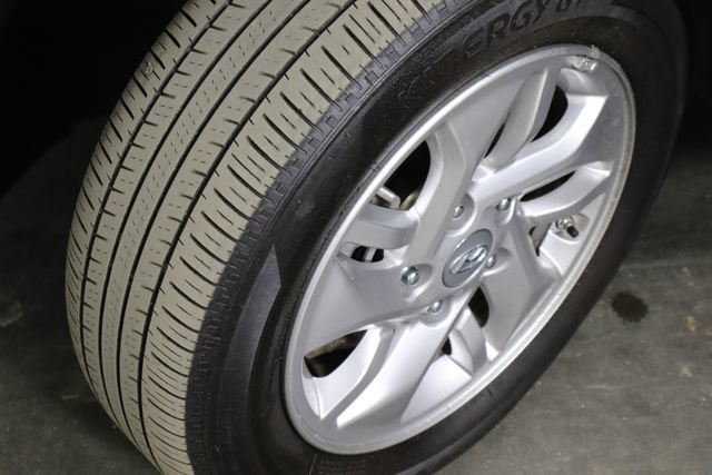 Used 2025 Hyundai Venue SE FWD image 34