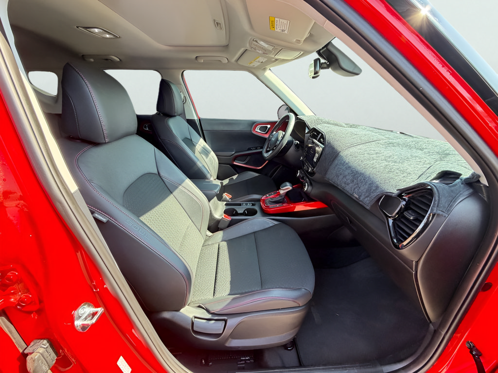 Used 2025 Kia Soul GT-Line w/ GT-Line Technology Package FWD image 16
