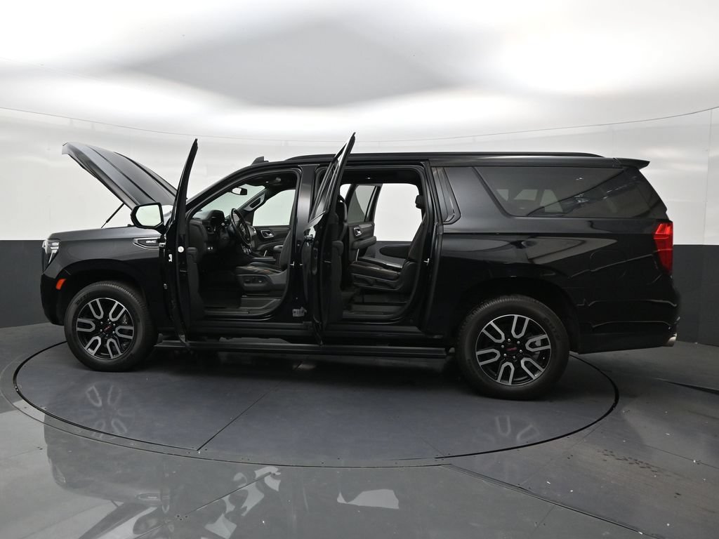 Used 2022 GMC Yukon XL AT4 AWD/4WD image 30