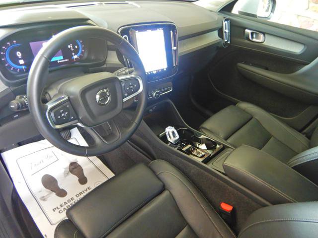 Used 2025 Volvo XC40 B5 Plus AWD/4WD image 12