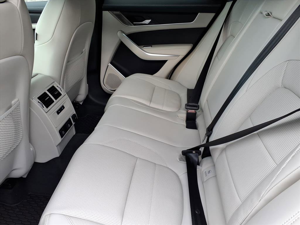 New 2026 Jaguar F-PACE R-Dynamic S image 5