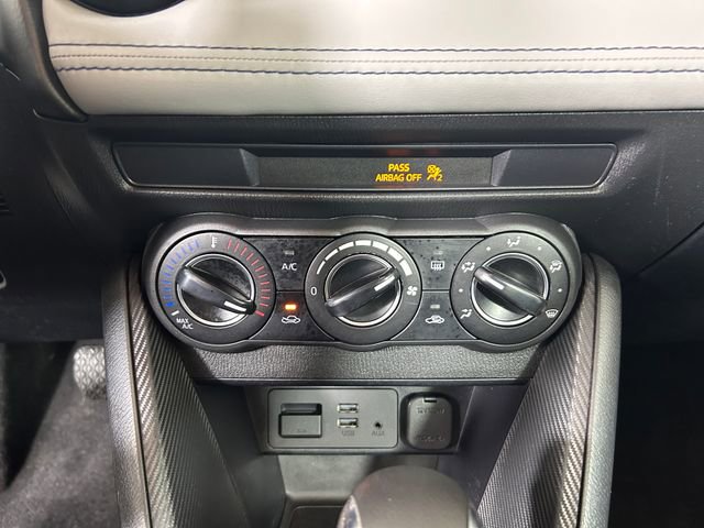 Used 2019 Toyota Yaris L image 23