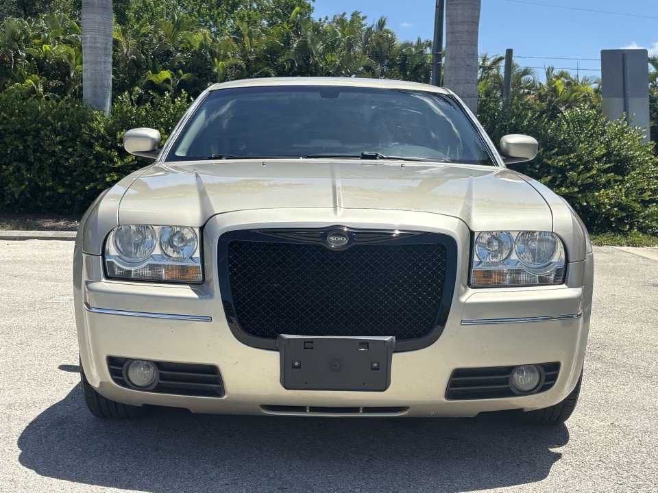 Used 2006 Chrysler 300 Touring RWD image 3