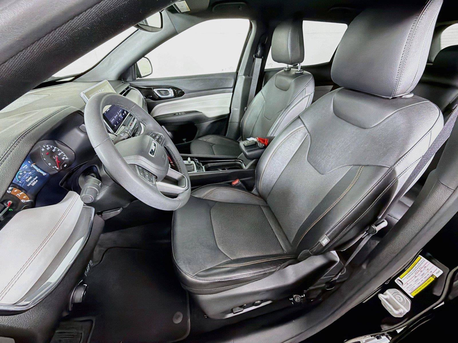 Used 2023 Jeep Compass Limited w/ Elite Group AWD/4WD image 2