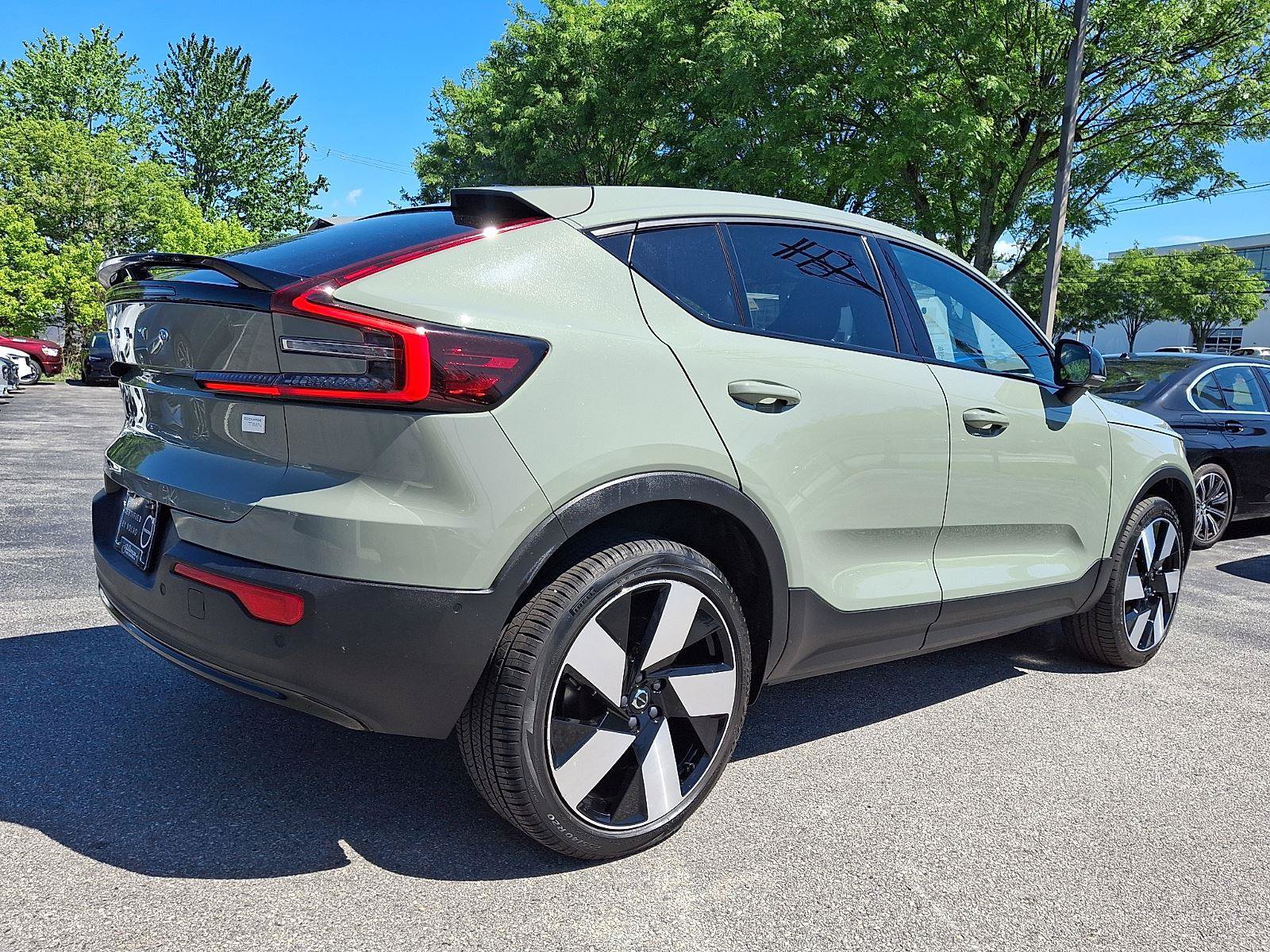Certified 2023 Volvo C40 P8 Recharge Ultimate w/ Protection Package Premier AWD/4WD image 6