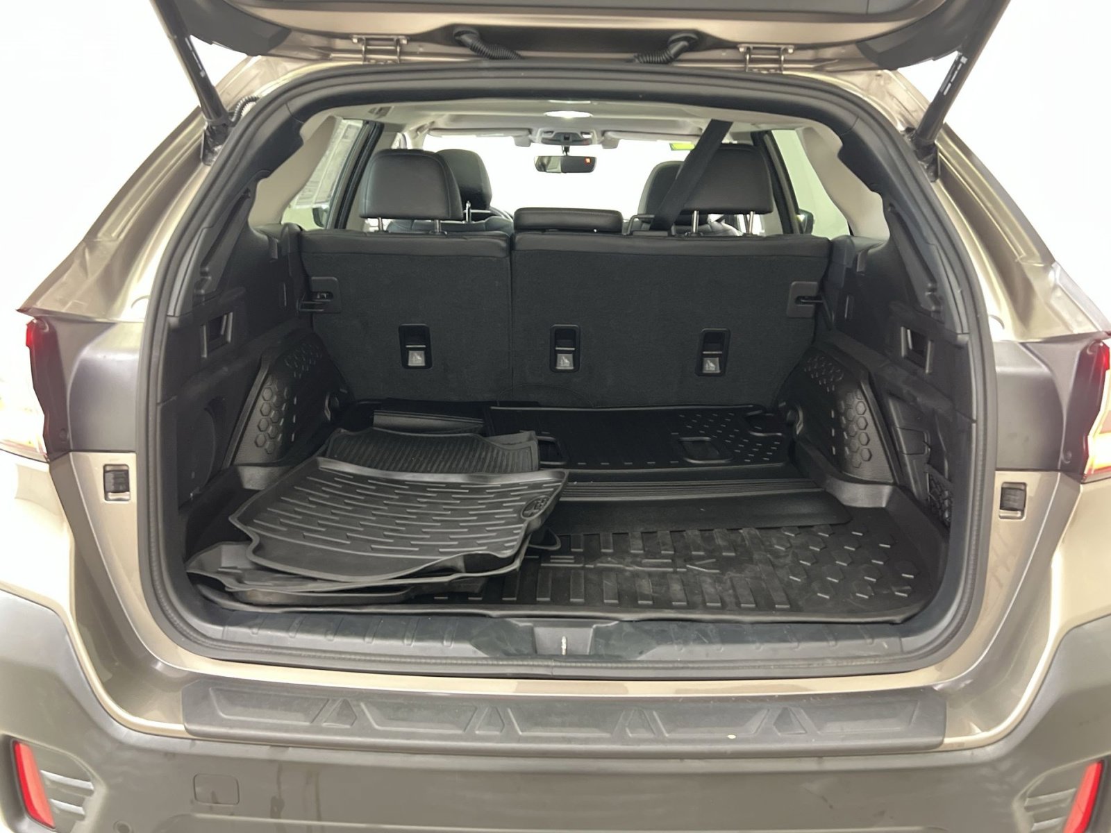 Used 2022 Subaru Outback Limited image 24