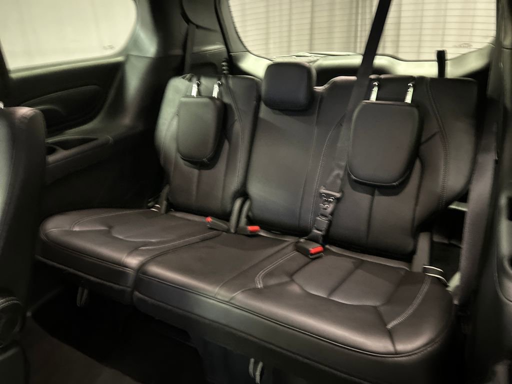 Used 2025 Chrysler Pacifica Select image 24