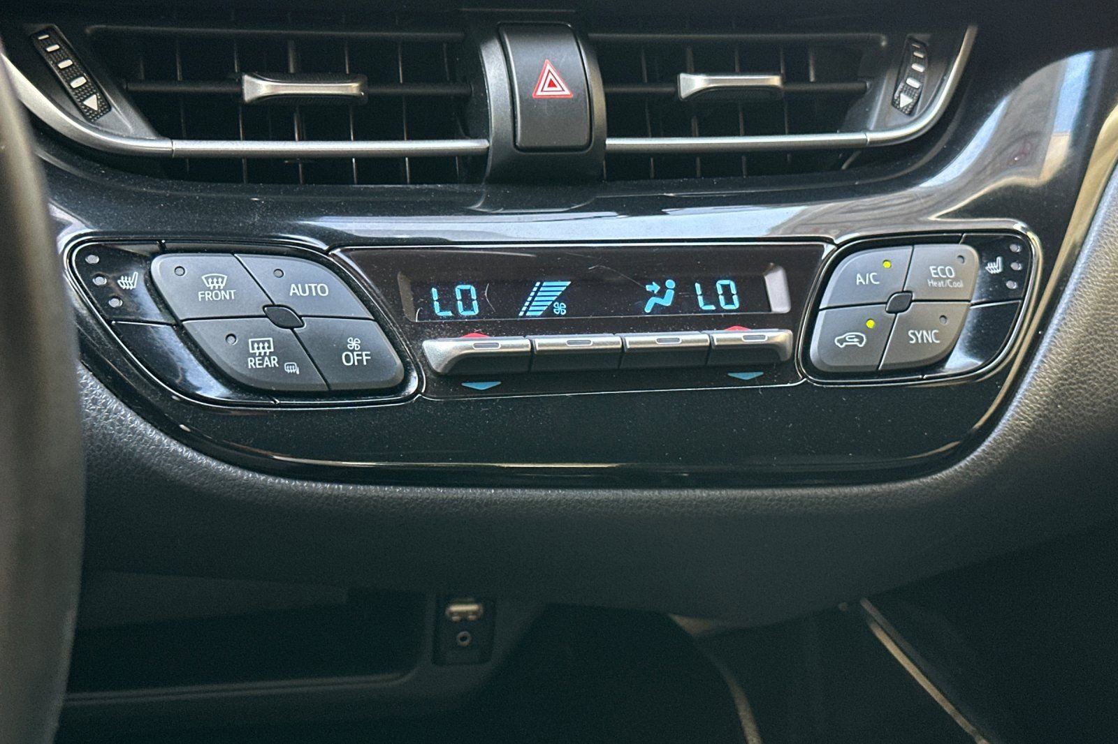 Used 2019 Toyota C-HR Limited FWD image 21