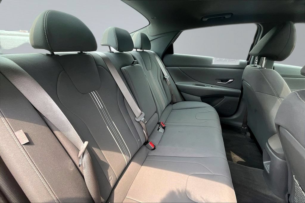 Used 2025 Hyundai Elantra SEL FWD image 25