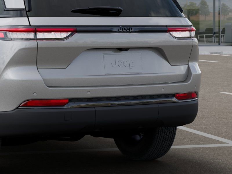 New 2025 Jeep Grand Cherokee Altitude image 13