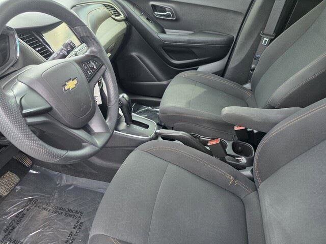 Used 2019 Chevrolet Trax LS w/ LPO, Protection Package FWD image 15