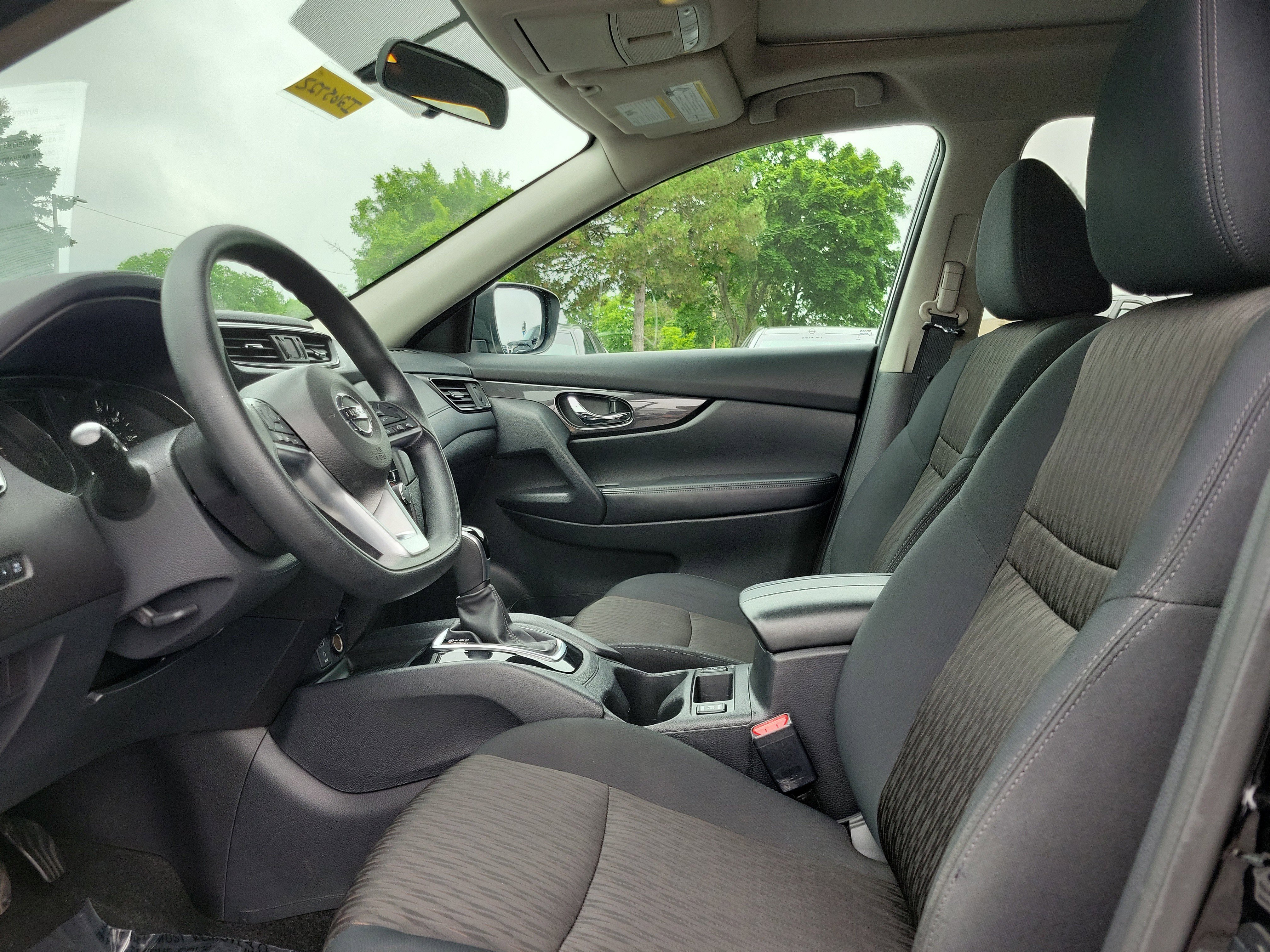 Used 2017 Nissan Rogue SV AWD/4WD image 15