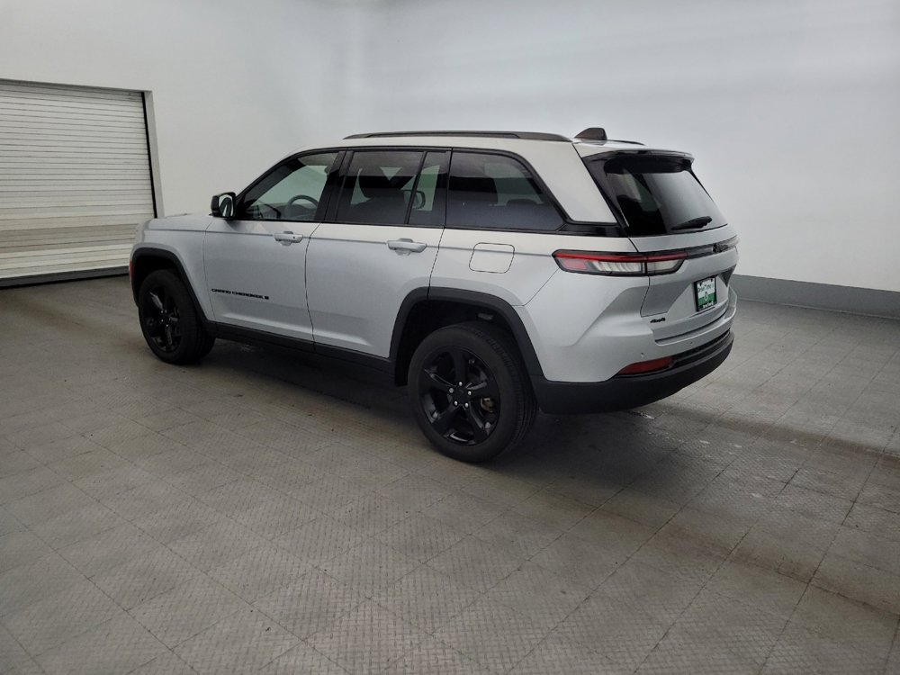 Used 2023 Jeep Grand Cherokee Altitude AWD/4WD image 3