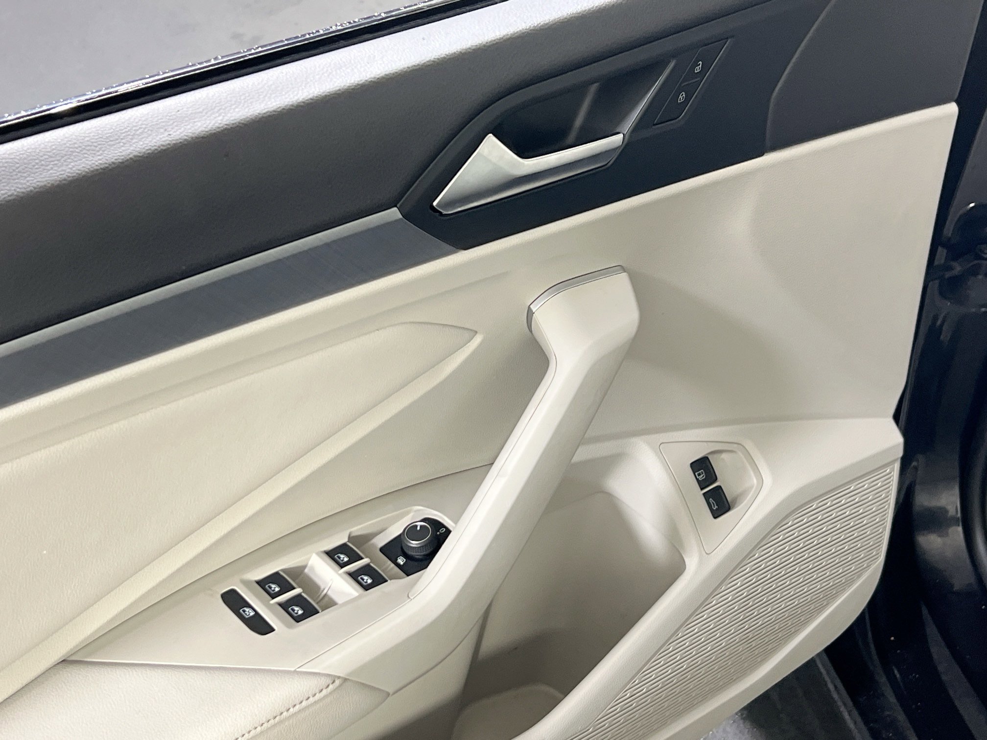 Used 2022 Volkswagen Jetta SE image 17