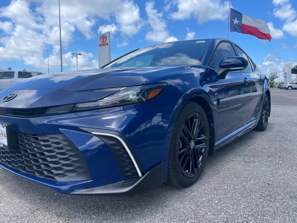 Used 2025 Toyota Camry SE w/ Convenience Package FWD image 15