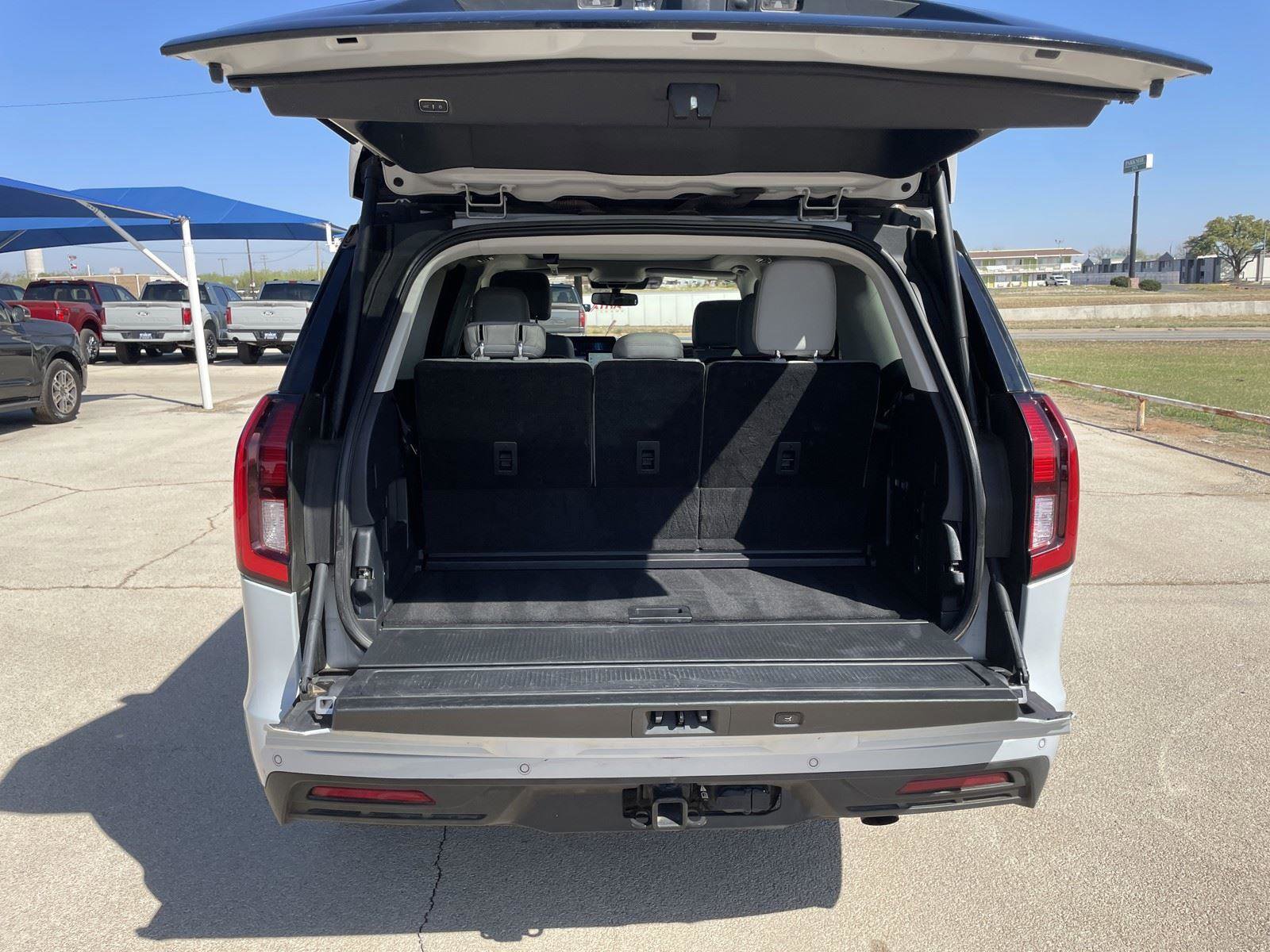 Used 2025 Ford Expedition Active image 30