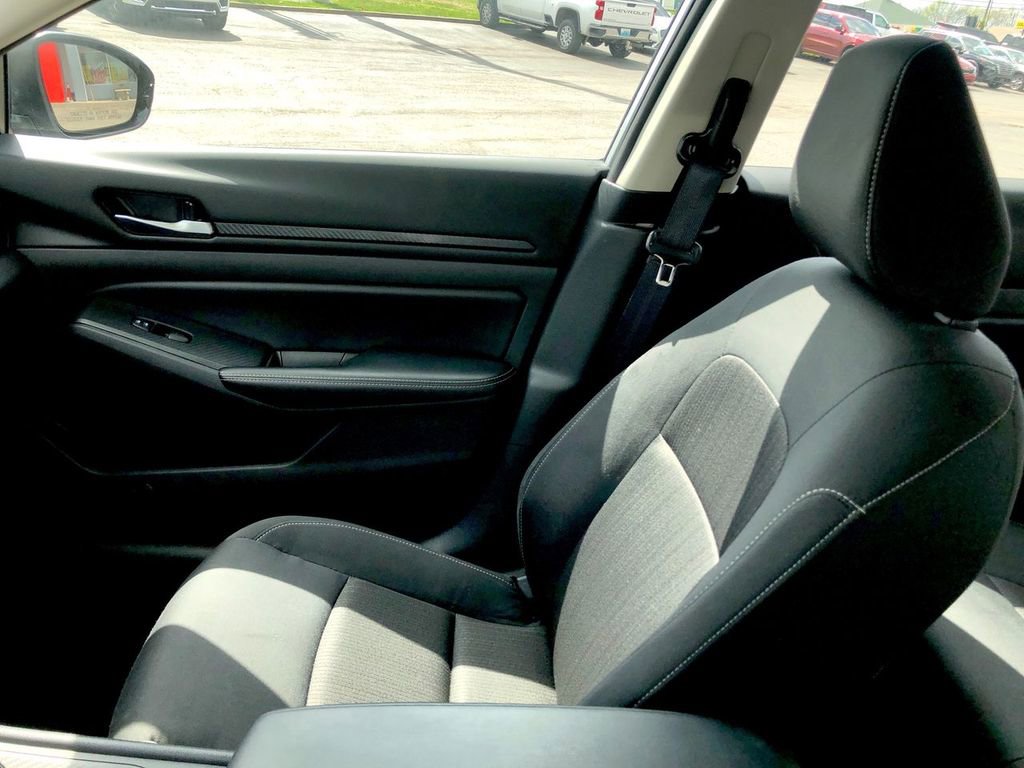 Used 2025 Nissan Altima 2.5 SV FWD image 23