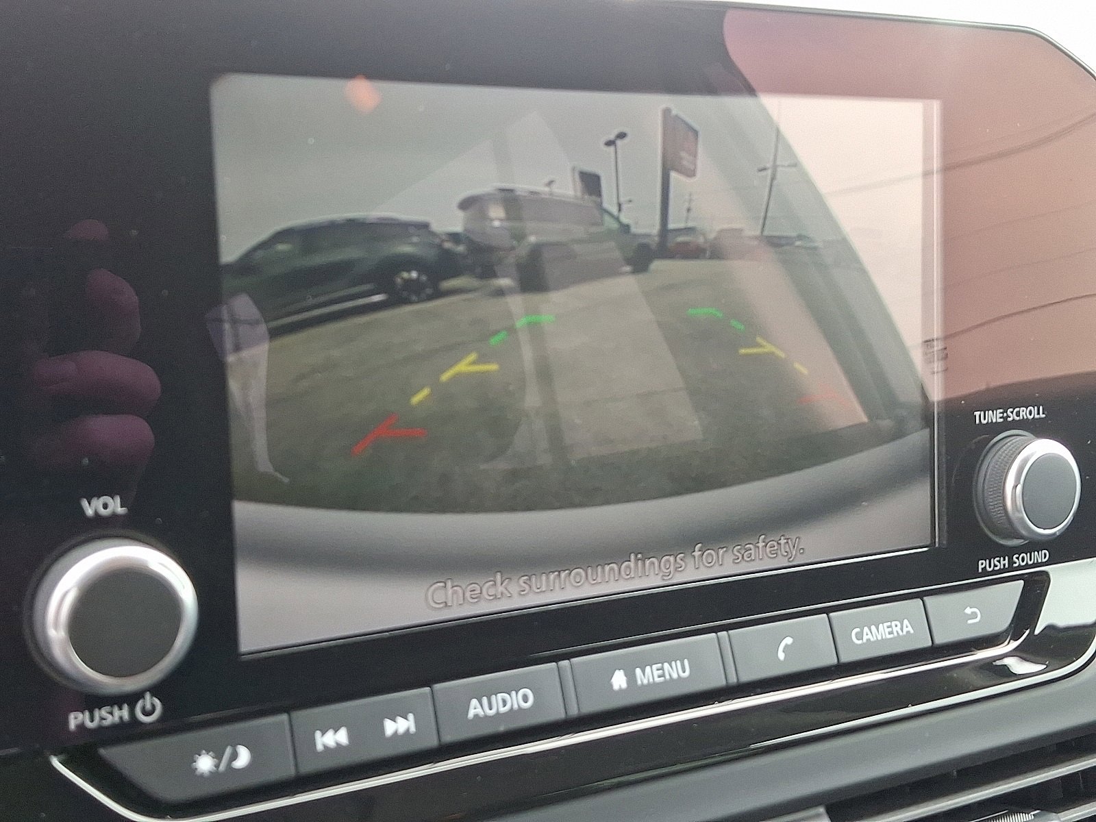 Used 2024 Nissan Pathfinder S image 18