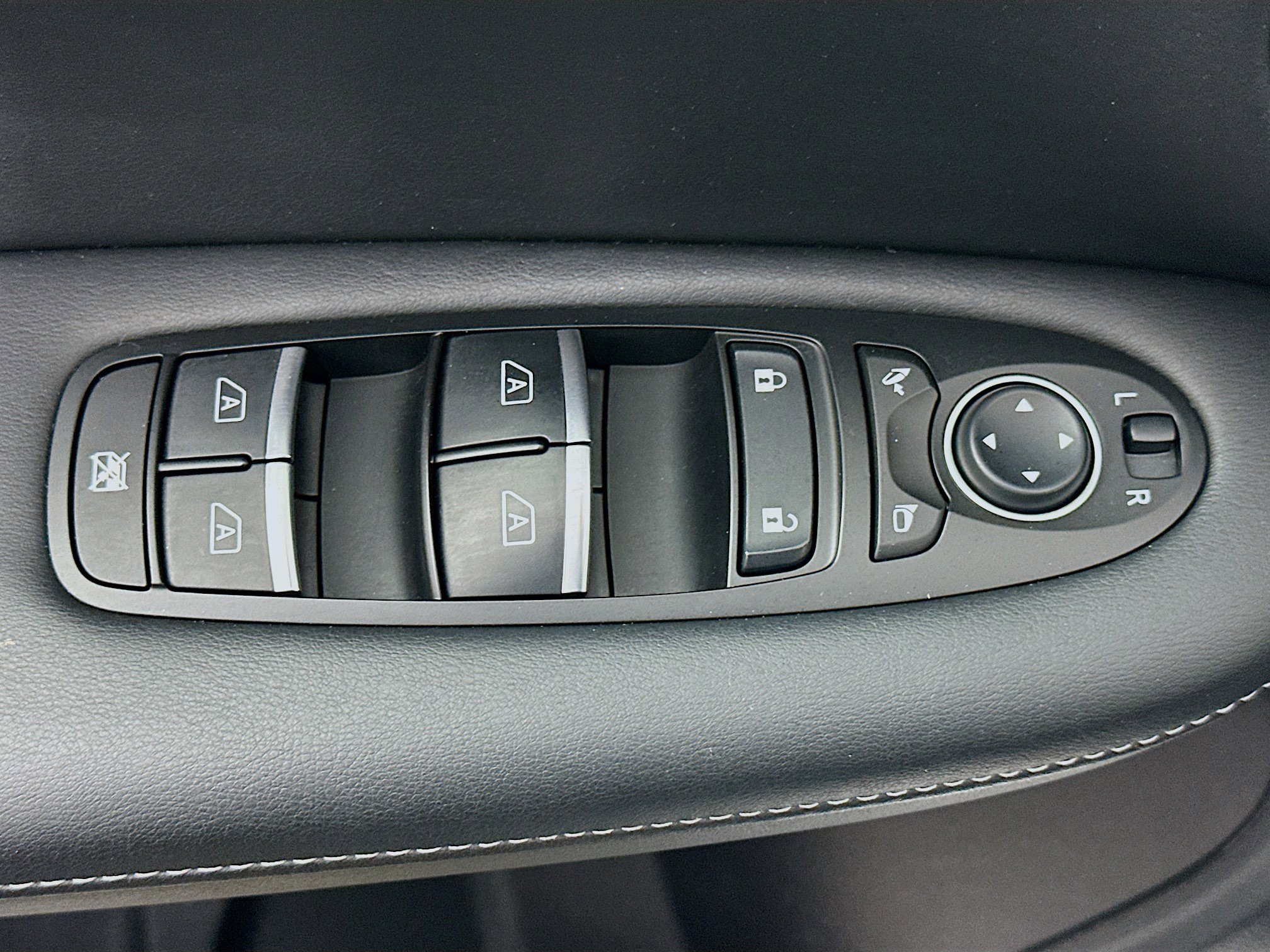 Used 2024 INFINITI QX50 Sport image 15