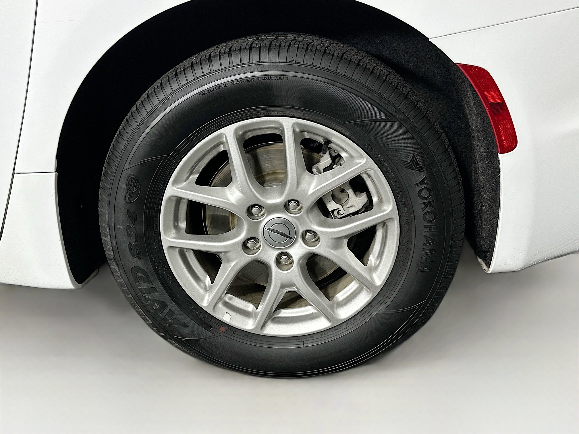 Used 2024 Chrysler Pacifica Touring-L FWD image 11