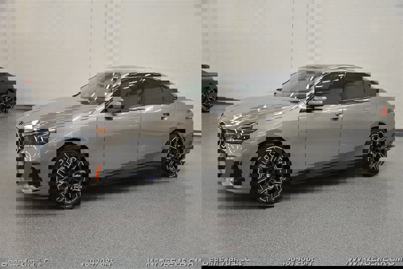 Used 2024 BMW 530i w/ M Sport Package image 3